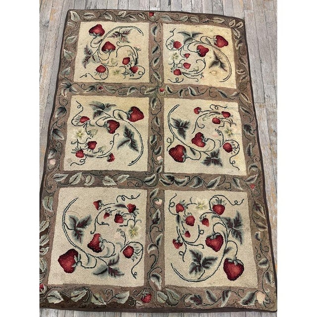 American 1880s Beige Antique Folk Art Rustic Geometric Modern Hooked Knotted Wool Rug For Sale - Image 3 of 7