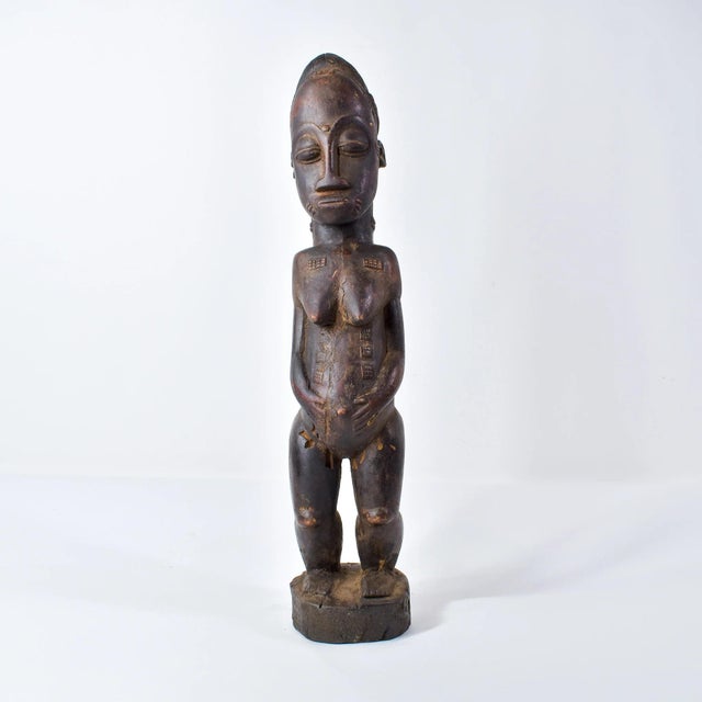 African Early 20th Century Baule Standing Figure Côte d'Ivoire For Sale - Image 3 of 17