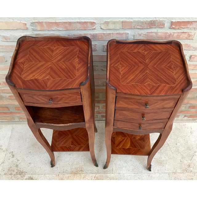 Louis XV French Walnut Bedside Tables with Marquetry, Set of 2 For Sale - Image 14 of 16