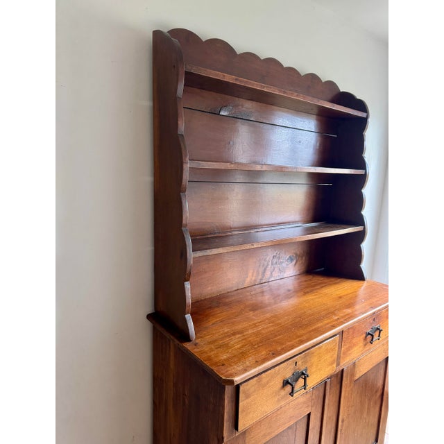 Early 20th Century Rustic Farmhouse Pine Hutch Cabinet With Scalloped Shelf Top For Sale In Philadelphia - Image 6 of 12