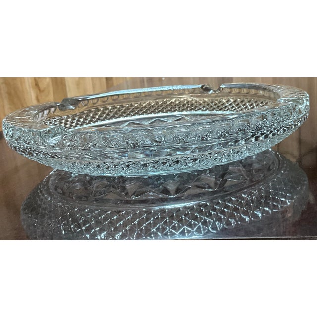 Vintage mid-century elegant tabletop substantial clear glass ashtray from Anchor Hocking. Featuring the iconic Wexford...