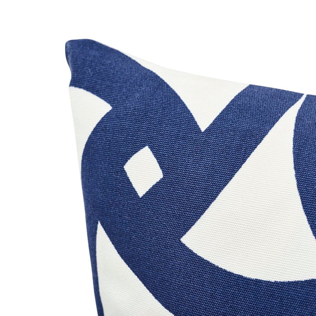 Abstract Schumacher X Trina Turk Santorini Print Indoor & Outdoo 20" Pillow in Marine For Sale - Image 3 of 5