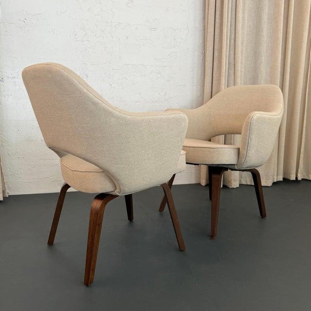 1960s Pair of Eero Saarinen for Knoll Wood Executive Armchairs in Cream Tweed For Sale - Image 9 of 10