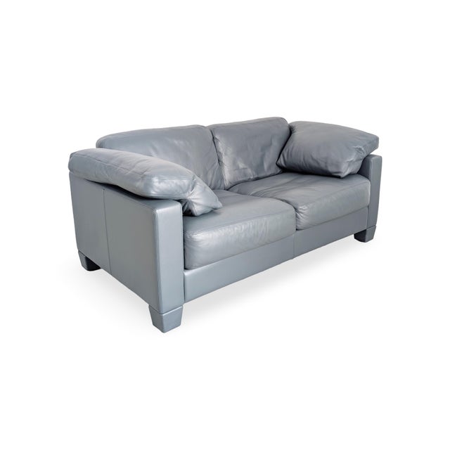We are offering a beautiful two-seater sofa from the traditional Swiss manufacturer de Sede for sale. The model is the...