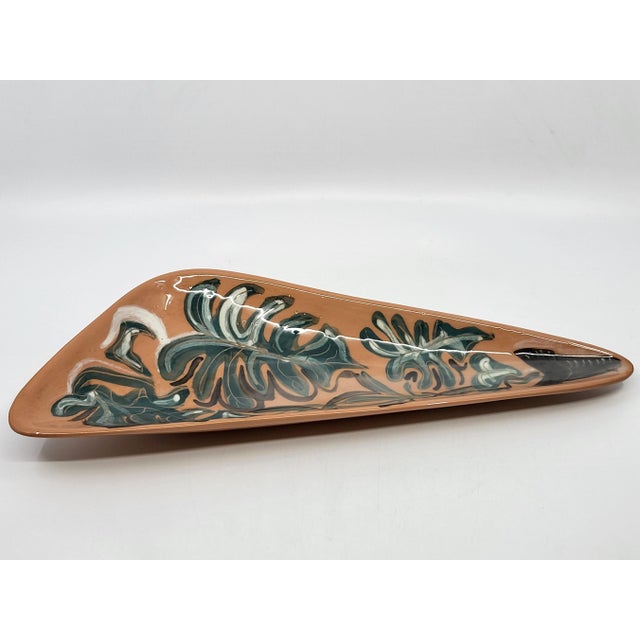 Superb triangular bowl/trinket dish, created and signed by ceramicist Gabrielle Mackiewicz (1928-2019), an artist trained...