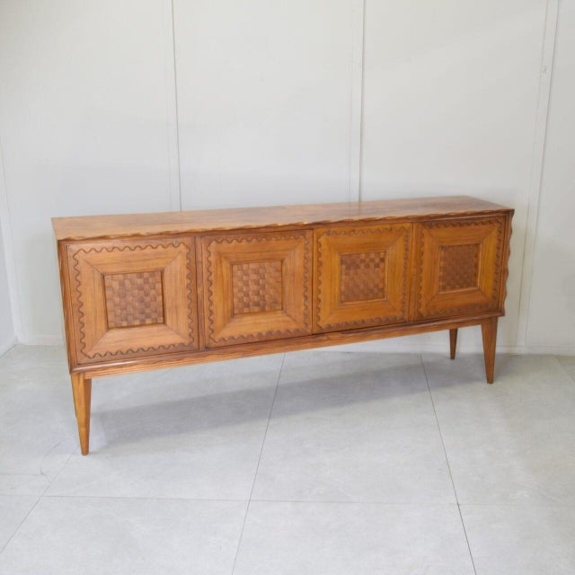 Walnut Credenza with Checkerboard Marquetry attributed to Paolo Buffa, 1950s For Sale - Image 6 of 14
