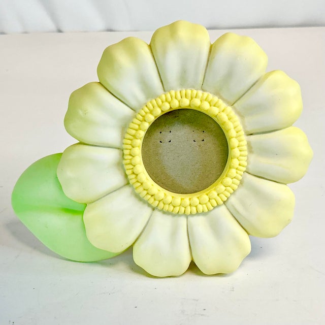 Boho Chic 1980s Vintage Arts & Crafts Coastal Petite Sunflower Picture Frame. For Sale - Image 3 of 9