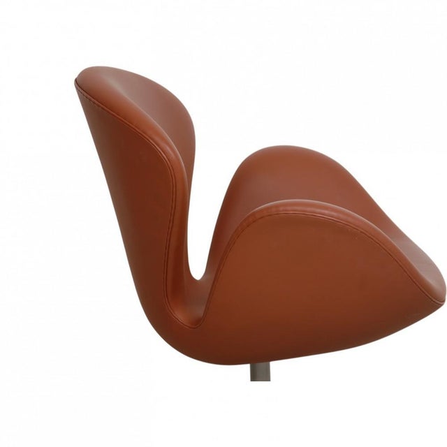 Swan Chair in Walnut and Leather by Arne Jacobsen, 2000s For Sale - Image 6 of 18