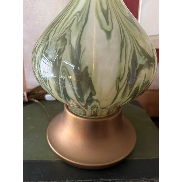 1960s Italian Empoli Style Green Swirl Art Glass Lamp, 25 Inch Marbled Glass on Brass Tone Base Table Lamp For Sale - Image 4 of 10