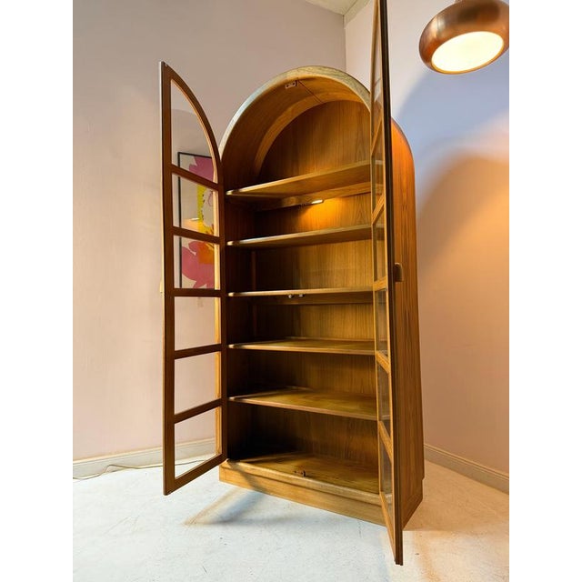 Round Arched Teak Display Case with Lighting from Dyrlund For Sale - Image 5 of 11