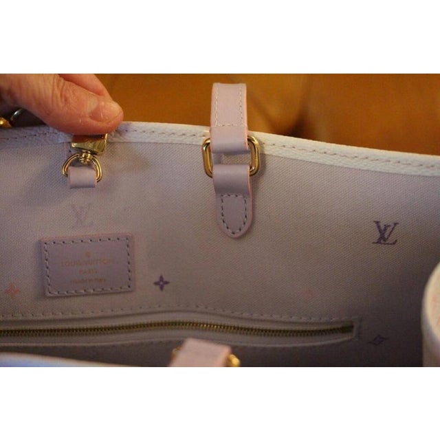 Pink Sunrise Pastel Onthego Gm Bag, 2010 from Louis Vuitton For Sale - Image 8 of 15