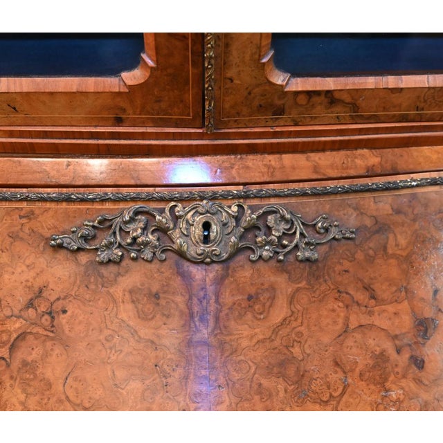 French Bonheur De Jour Desk in Walnut, 1840s For Sale - Image 3 of 10