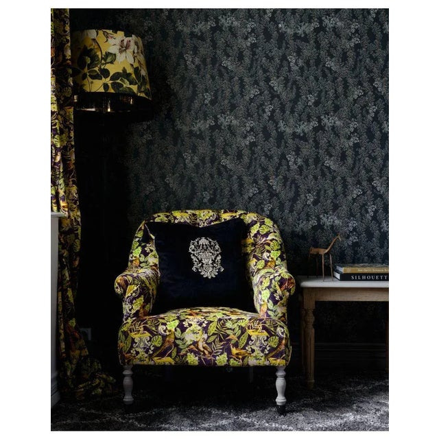 A soft foliage composition with distinctive hand painted ivy branches climbing on the wall. A neutral style wallpaper...