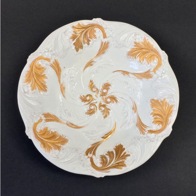 Superb porcelain decorative plate from Meissen (Germany, mid 1800’s). Beautiful gold gilt relief leaves pattern (in matt)....