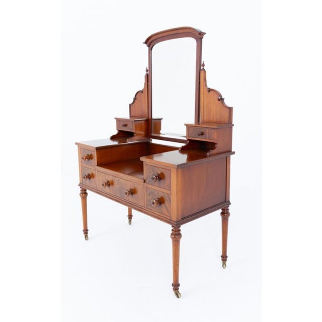 A fine Victorian mahogany dressing table of elegant proportions, featuring an attractive arrangement of seven mahogany-...