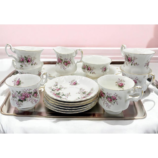 Royal Albert's Lavender Rose line needs no introduction; everyone knows it and many desire it. The set consists of six...