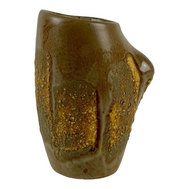 Mid-Century Modern Small Canadian Vase With Built-In Handle For Sale