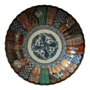 Japanese Imari Fluted Scalloped Edge Bowl, Signed in Original Box