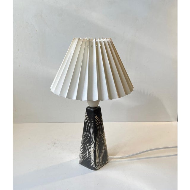 Scandinavian Modern Black White Sgrafitto Table Lamp by Elisabeth Loholt, 1950s For Sale - Image 9 of 9