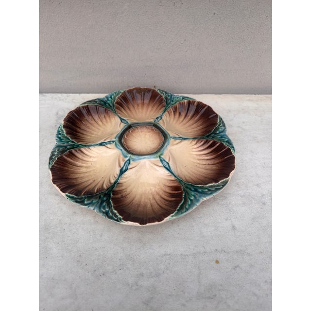 Majolica oyster plate Sarreguemines Digoin , circa 1900. 6 shells and space for the lemon on the center.