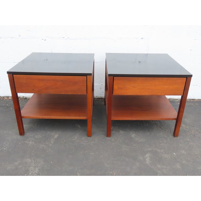 Knoll Two Tones Mid Century Modern Nightstands Bedside Tables a Pair 6597 For Sale - Image 16 of 17