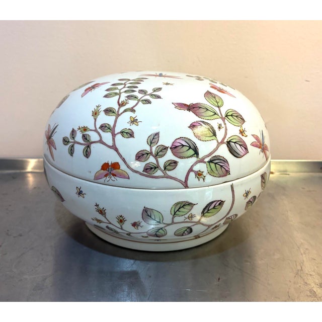 Mid 20th Century Vintage Chinese Famille Rose Spherical Dragonfly Casserole Box For Sale - Image 5 of 5