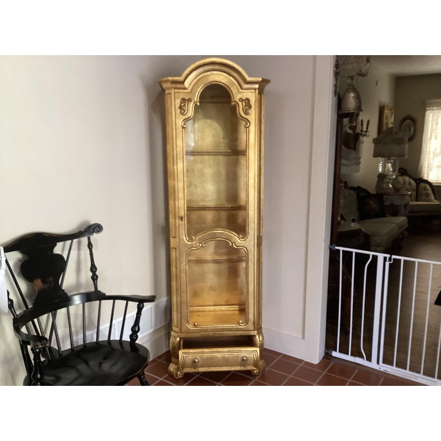 Weiman Vintage Hollywood Regency Style Gold Lighted Curio Display Cabinet 1940s Lighted With Drawer For Sale - Image 17 of 17