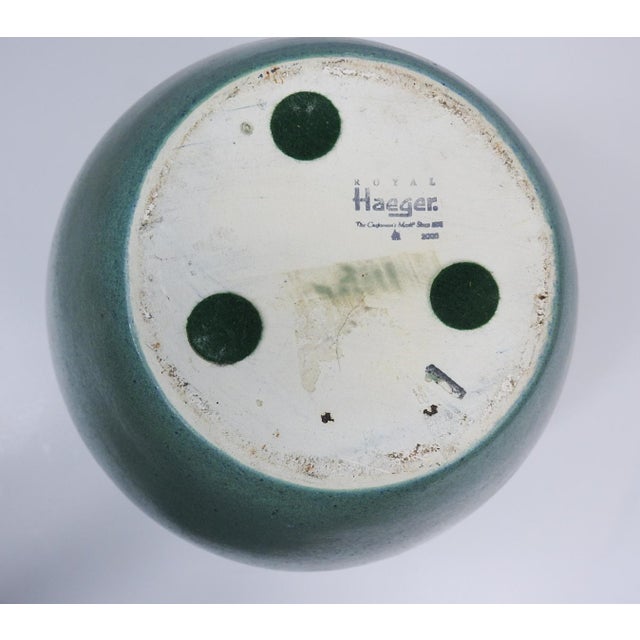 Traditional Mid 20th Century Large Royal Haeger Pottery Vase in the Style of Teco For Sale - Image 3 of 6
