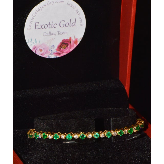 Late 20th Century Certified Natural 4.90Cts vs F Diamond Emerald 18k Solid Gold Tennis Bracelet For Sale - Image 16 of 16