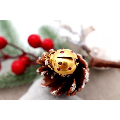 Metal Ladybug Shaped Gold Brooch For Sale - Image 7 of 8