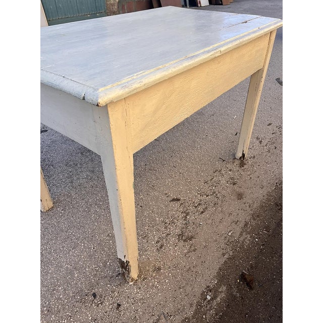 This work table is crafted from decorated wood, with a refined white finish that lends elegance and brightness to the...