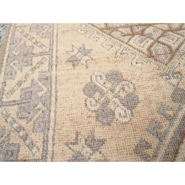 Mid 20th Century Galerie Shabab Collection Mid-20th Century Turkish Anatolian Accent Rug For Sale - Image 5 of 8