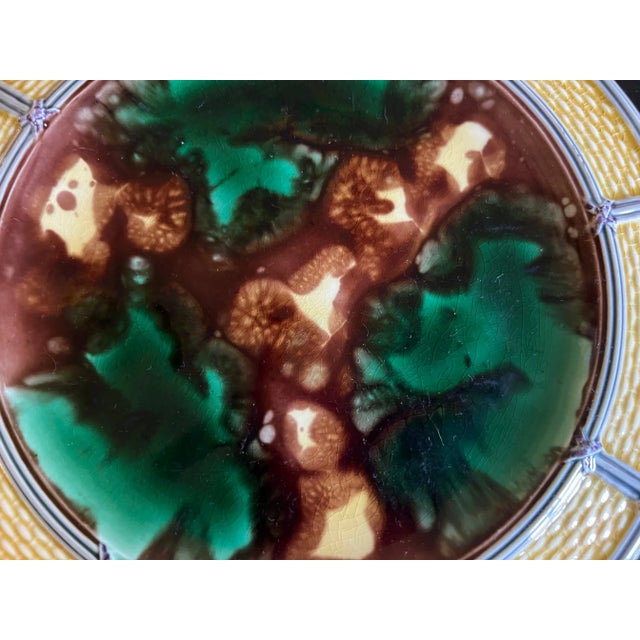 Wedgwood 19th Century Wedgwood Majolica Plate With Basketweave Rim For Sale - Image 4 of 11