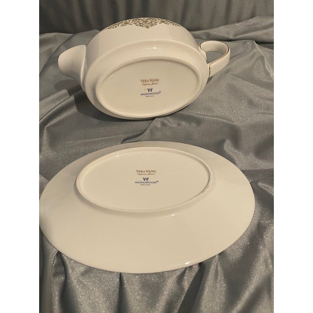 1990s 1990s Wedgwood Bone China Vera Wang Empress Jewel Gravy Boat and Under Plate For Sale - Image 5 of 7