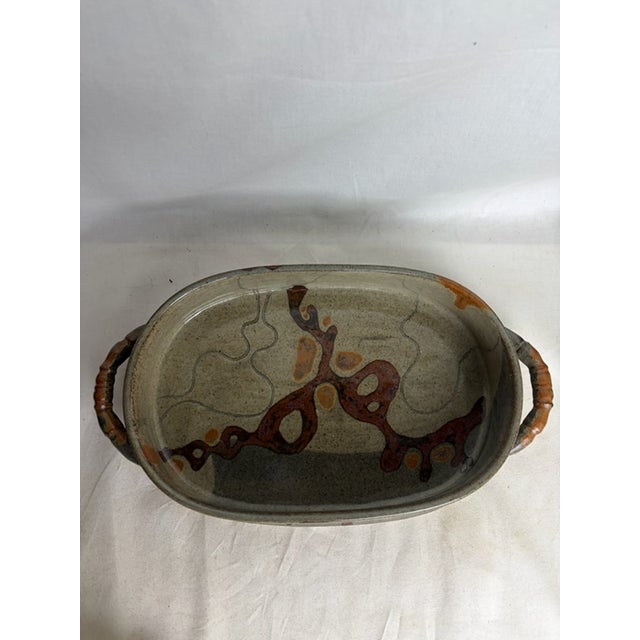 This light sage green/gay casserole dish is a great addition to your next dinner party. The handles on the side have the...