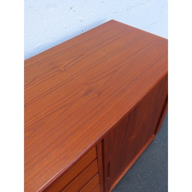 Danish Modern Bow Front Tambour Doors Dresser Sideboard Tv Media Console 6677 For Sale - Image 17 of 18