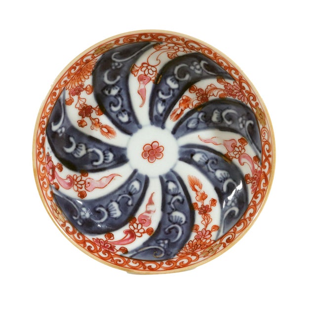 Chinese Chinese Export Porcelain "Queen Charlotte" Pattern Tea Bowl & Saucer, Kangxi Period For Sale - Image 3 of 9