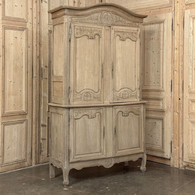 French Provincial 19th Century Country French Normandy Louis Philippe Period Buffet a Deux Corps in Stripped Oak For Sale - Image 3 of 18
