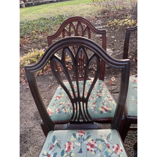George Hepplewhite Late 18th Century Georgian Period English Hepplewhite Dining Chairs in Mahogany- Set of 10 For Sale - Image 4 of 12