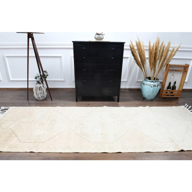 1970s Vintage Handmade Wool Cotton Turkish Beige Area Rug For Sale - Image 9 of 11