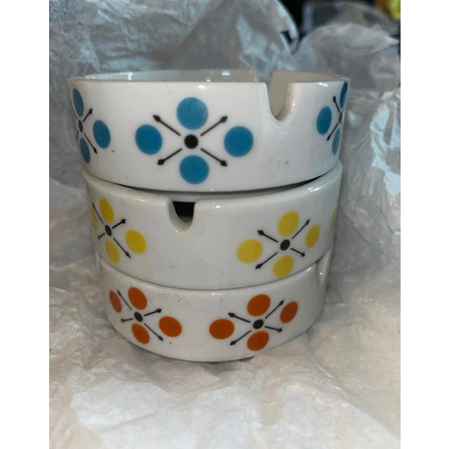 Mid-Century Modern 1960s Mid-Century Modern Collectible Nesting Ashtray Catchalls- Set of 3 For Sale - Image 3 of 6