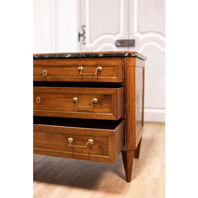 Italian Piemontese 1890s Three-Drawer Walnut Commode with Dark Green Marble Top For Sale - Image 4 of 18
