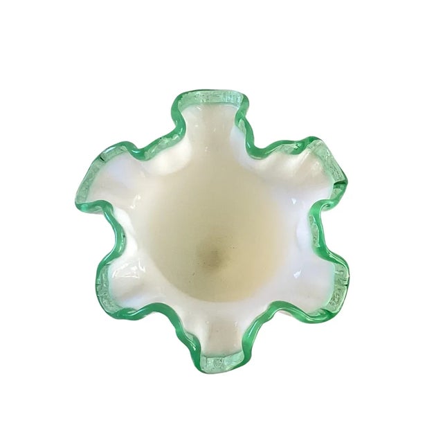 1990s Vintage Fenton Emerald Green Crest Rim Crimped Ruffled Lip Vase For Sale - Image 5 of 7