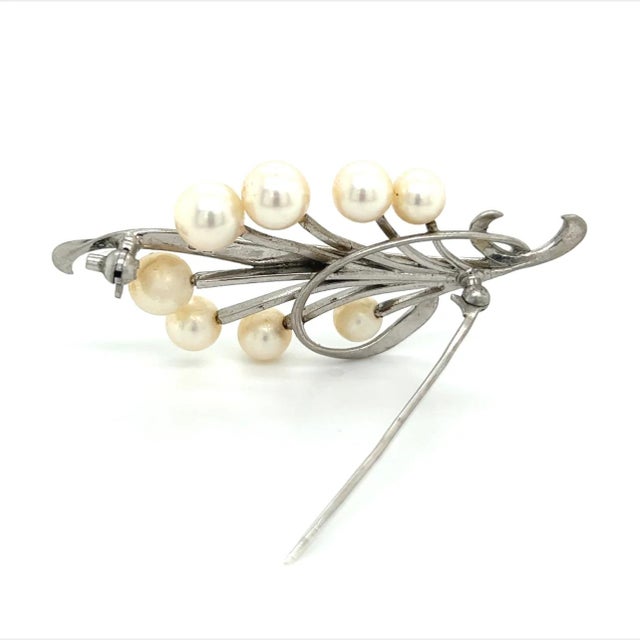White 1990s Mikimoto Estate Akoya Pearl Brooch Pin Sterling Silver For Sale - Image 8 of 11
