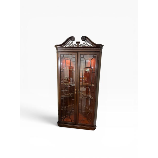 Hekman Attributed Mahogany Corner Display Cabinet For Sale In Boston - Image 6 of 18
