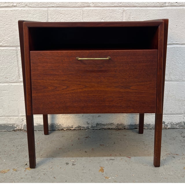 Mid 20th Century Pair of Vintage Walnut Nightstands by Jens Risom, Attributed For Sale - Image 5 of 12