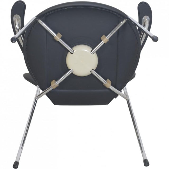 3207 Seven Armchair in Black Classic Leather by Arne Jacobsen, 2010s For Sale - Image 12 of 14