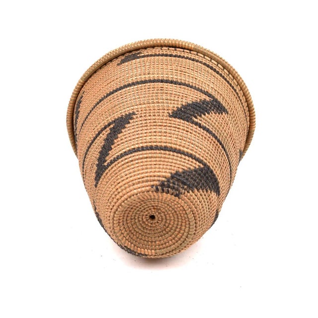 Early 20th Century Early 20th Century Tutsi Basket with Lid Rwanda For Sale - Image 5 of 8
