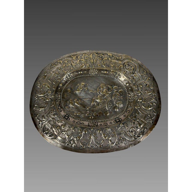 17th-century silvered bronze offering dish depicting Venus' chariot drawn by Cupid. For Sale