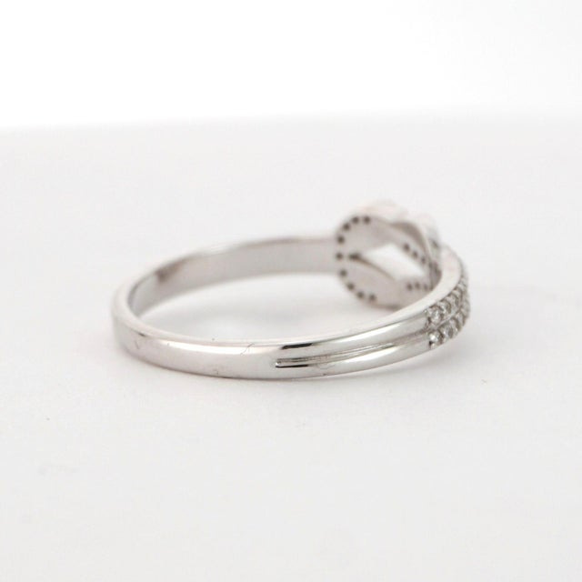 18k White Gold Knot Ring With Round White Diamonds Size 7 For Sale - Image 4 of 18
